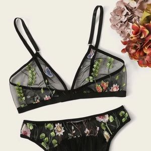 SALE! NWOT Floral Embroidery Mesh Set